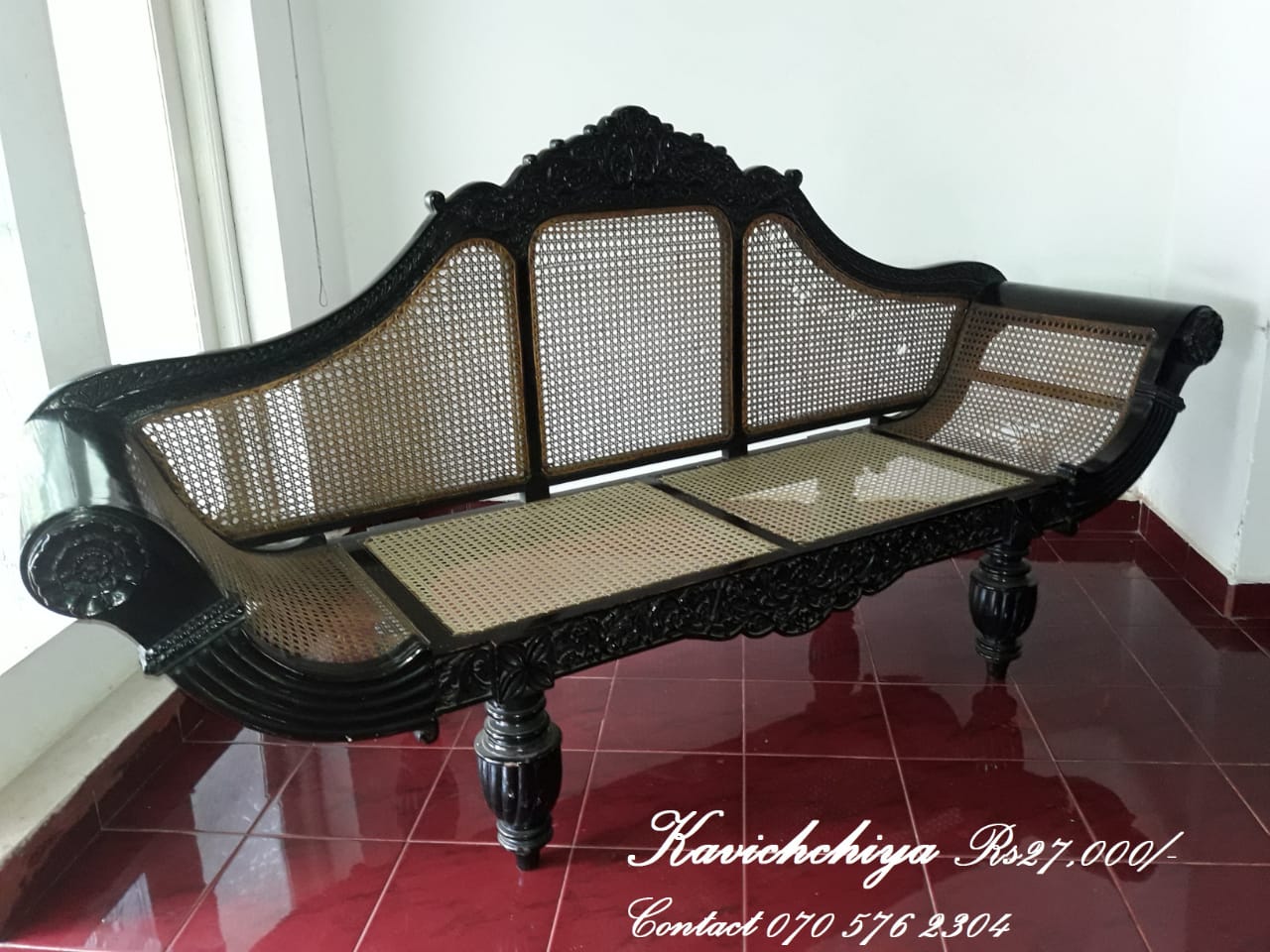 Antique Sofa - Kavichchi